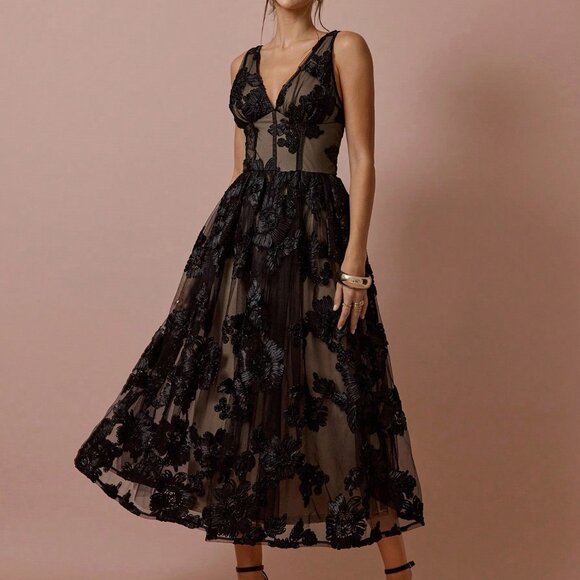 Black Elegant Women's Romantic Floral Mesh V-Neck Princess Dress - Picture 5 of 7